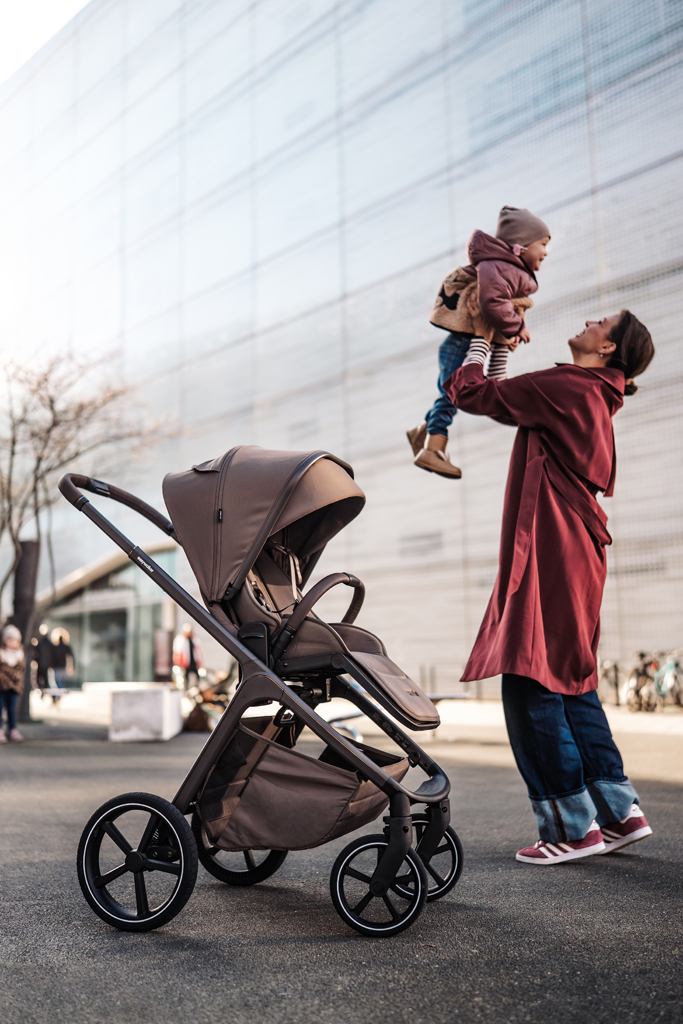 EASYWALKER Kočík kombinovaný Zoey Chestnut Brown + CBX By CYBEX Aton B2 i-Size + základňa
