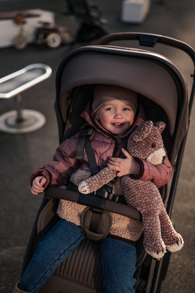 EASYWALKER Kočík kombinovaný Zoey Pure Black + CBX By CYBEX Aton B2 i-Size + základňa