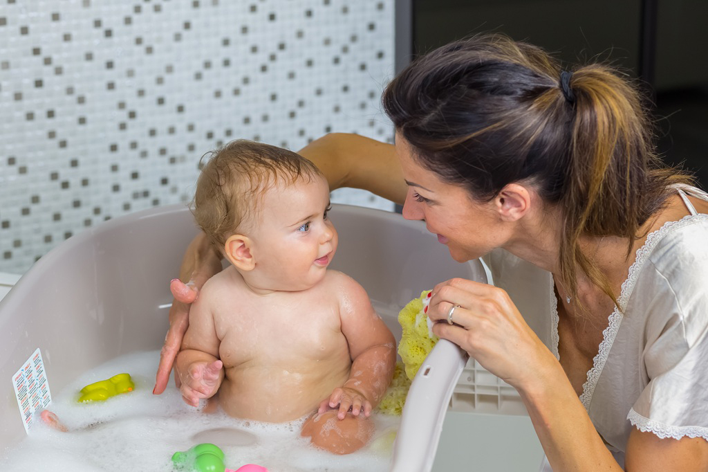 OK BABY SET Vanička rastúca protišmyková Onda Evolution 0–12m Grey + Kovový stojan na vaňu