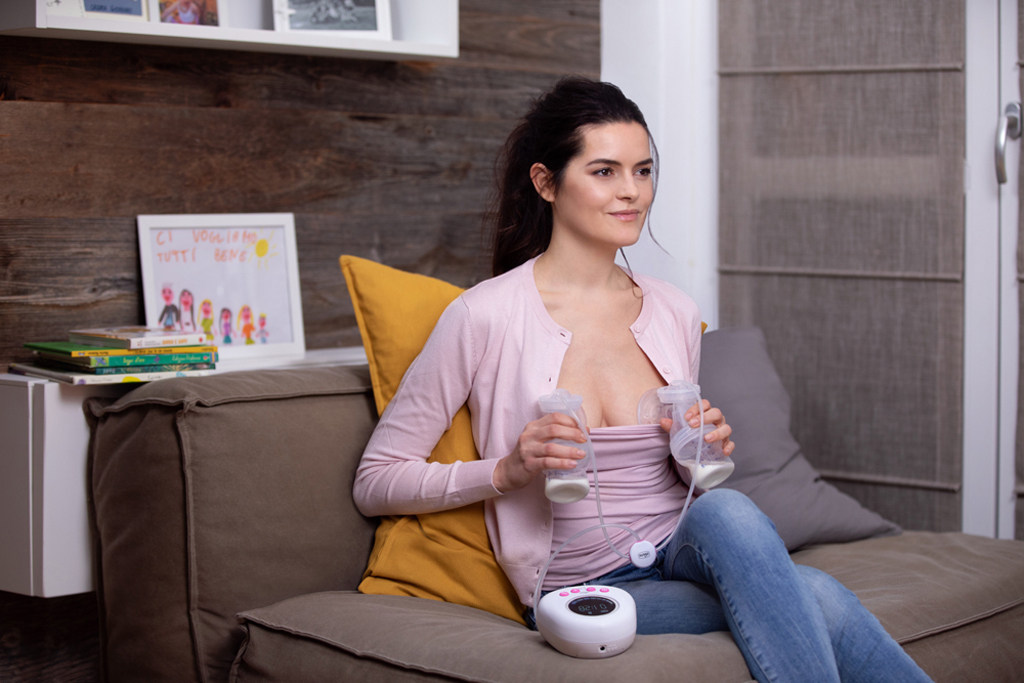CHICCO Odsávačka materského mlieka duo elektrická Double pink + CHICCO Vložky do podprsenky 30ks