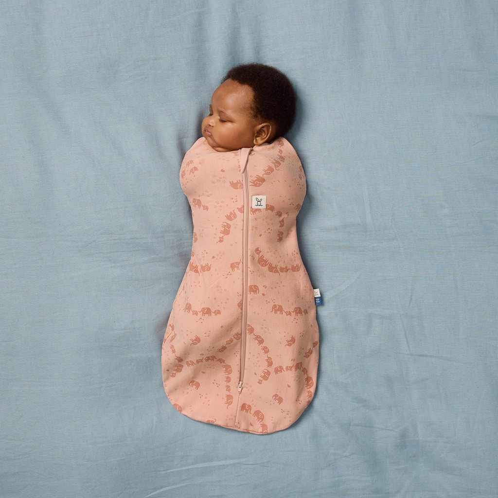 ERGOPOUCH Zavinovačka a vak na spanie 2v1 Cocoon Elephant Parade 6-12 m, 8-10 kg, 1 tog